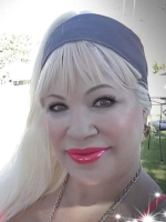 Love men who are bi sexual or crossdressers and cucks